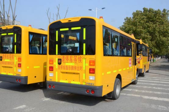 高品質(zhì)校車織錦 規(guī)范化管理添花——“雷鋒校車”模式解析