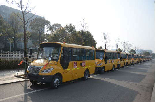 高品質(zhì)校車織錦 規(guī)范化管理添花——“雷鋒校車”模式解析