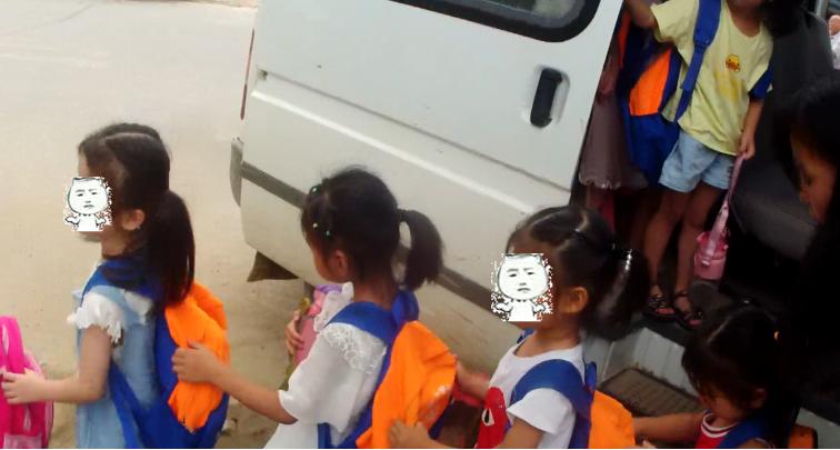 河北清河：黑車核載6人實載25人，存在極大的安全隱患